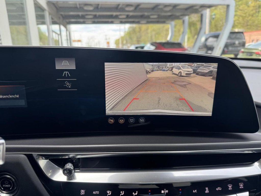 Cadillac LYRIQ Tech AWD Cuir Toit Panoramique Bas Kilométrage 2024 à Terrebonne, Québec - 15 - w1024h768px