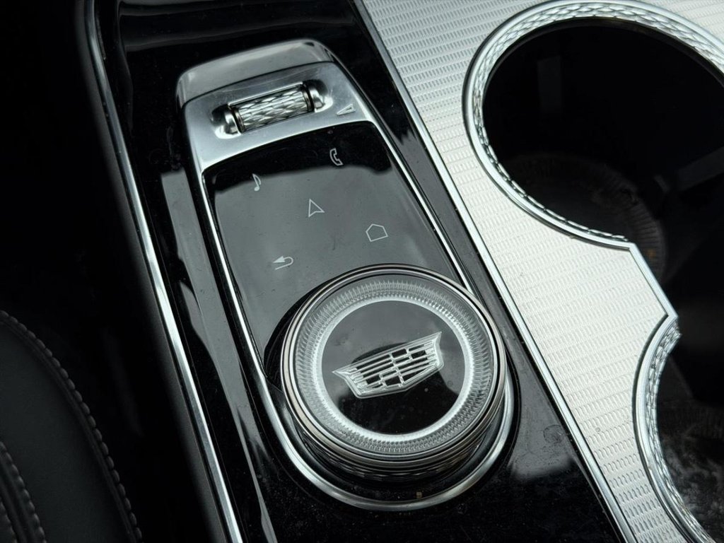 2024 Cadillac LYRIQ Tech AWD Cuir Navigation Bas Kilométrage in Terrebonne, Quebec - 17 - w1024h768px