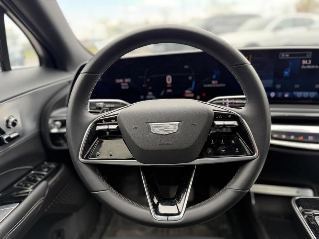 2024 Cadillac LYRIQ Tech AWD Cuir Navigation Bas Kilométrage in Terrebonne, Quebec - 19 - w1024h768px