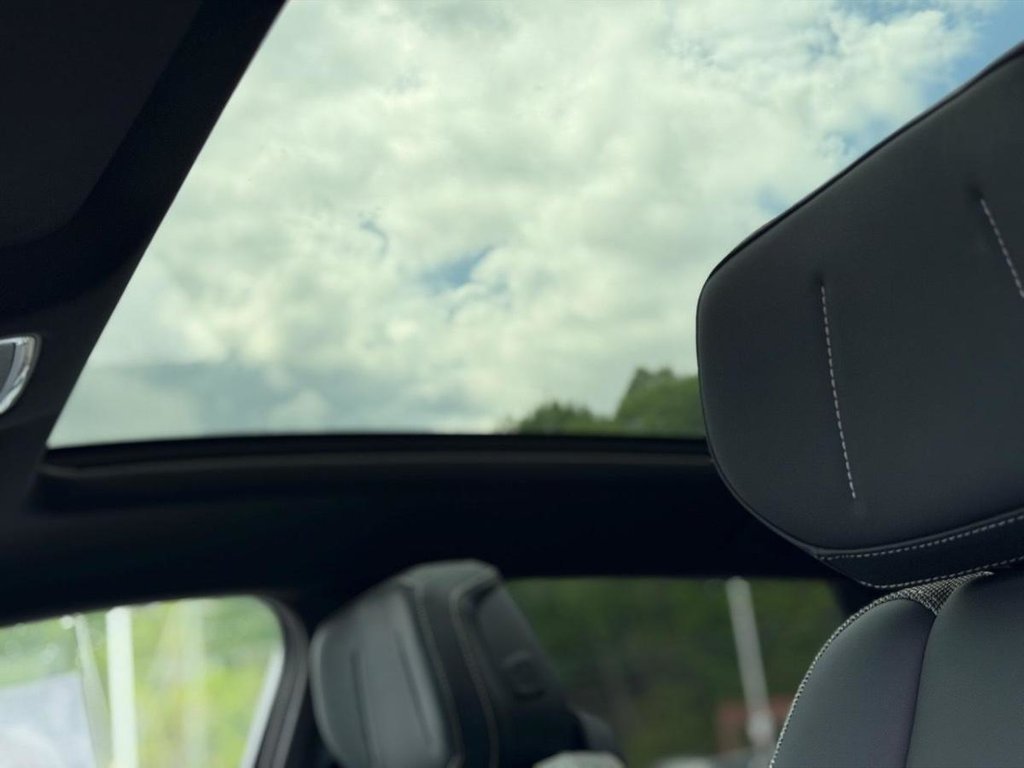 2024 Cadillac LYRIQ Tech AWD Cuir Navigation Bas Kilométrage in Terrebonne, Quebec - 9 - w1024h768px