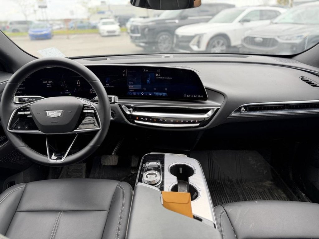 2024 Cadillac LYRIQ Tech AWD Cuir Navigation Bas Kilométrage in Terrebonne, Quebec - 20 - w1024h768px