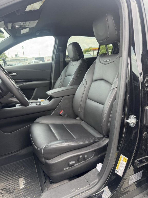 2024 Cadillac XT4 AWD Luxury * Bas Kilométrage * in Terrebonne, Quebec - 8 - w1024h768px