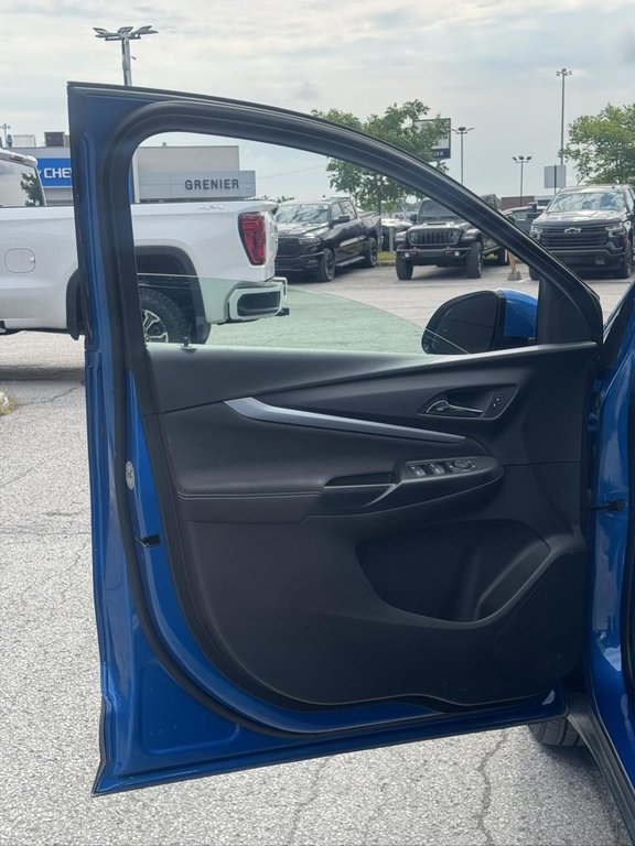 2023 Chevrolet Bolt EUV LT Caméra De Recul Bas Kilométrage in Terrebonne, Quebec - 7 - w1024h768px