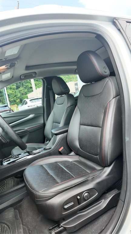 2023 Chevrolet Bolt EUV Premier Toit Panoramique Bose Édition REDLINE in Terrebonne, Quebec - 8 - w1024h768px