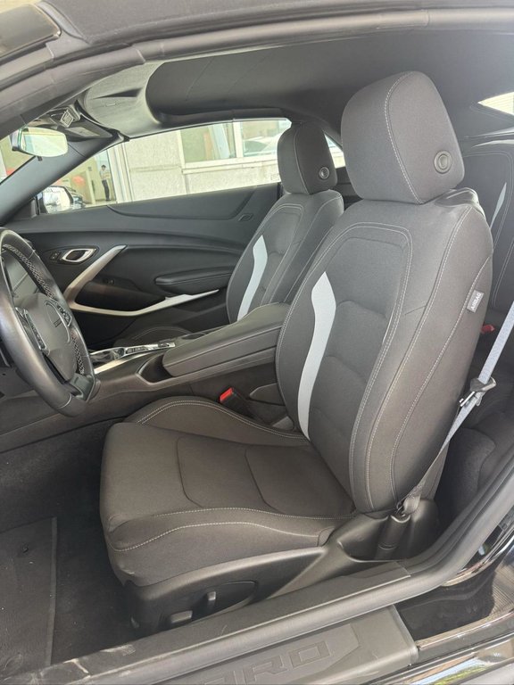 2023 Chevrolet Camaro 1LT RS Convertible Bas Kilométrage in Terrebonne, Quebec - 8 - w1024h768px