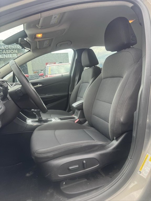 2017 Chevrolet Cruze LT in Terrebonne, Quebec - 8 - w1024h768px