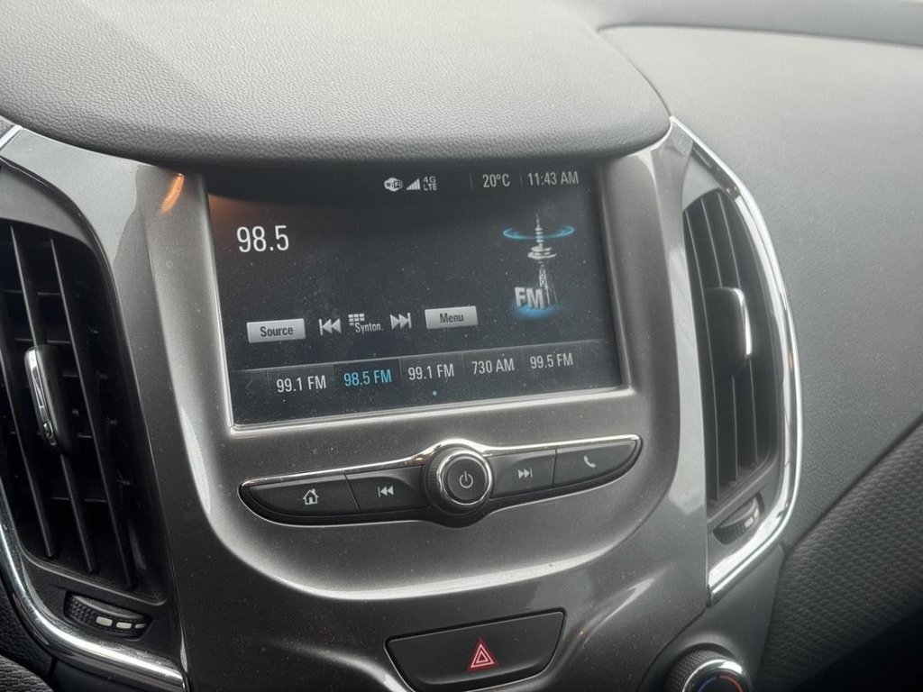 2017 Chevrolet Cruze LT in Terrebonne, Quebec - 12 - w1024h768px