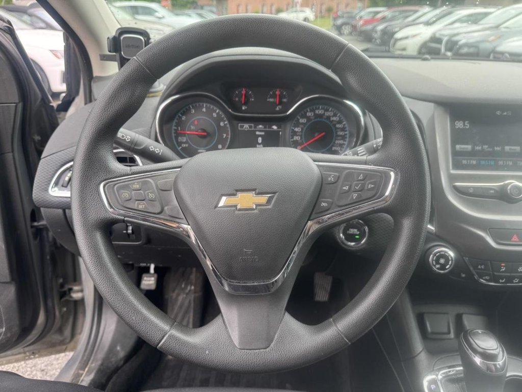 2017 Chevrolet Cruze LT in Terrebonne, Quebec - 10 - w1024h768px