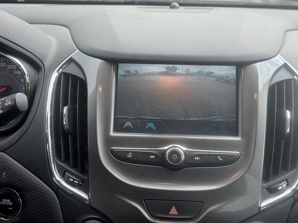 2017 Chevrolet Cruze LT in Terrebonne, Quebec - 13 - w1024h768px