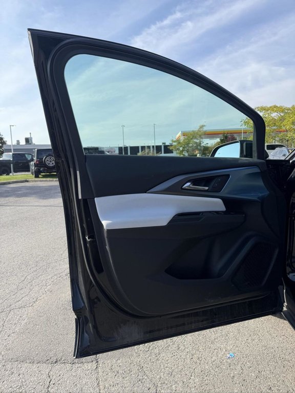 Chevrolet Equinox EV 2LT Cuir Bas Kilométrage 2025 à Terrebonne, Québec - 7 - w1024h768px