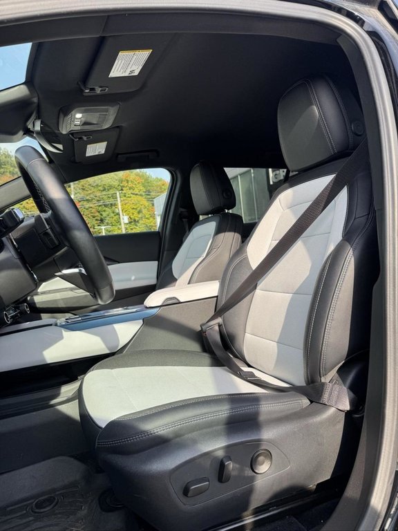Chevrolet Equinox EV 2LT Cuir Bas Kilométrage 2025 à Terrebonne, Québec - 8 - w1024h768px