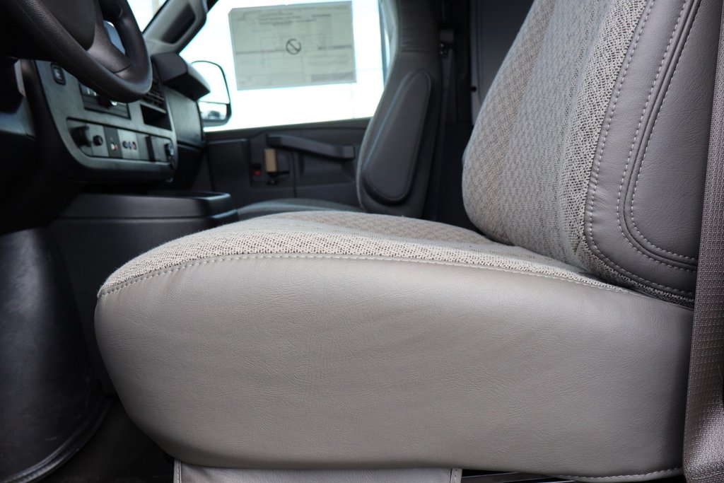 2025 Chevrolet Express Cargo 2500 WT 155'' in Terrebonne, Quebec - 10 - w1024h768px