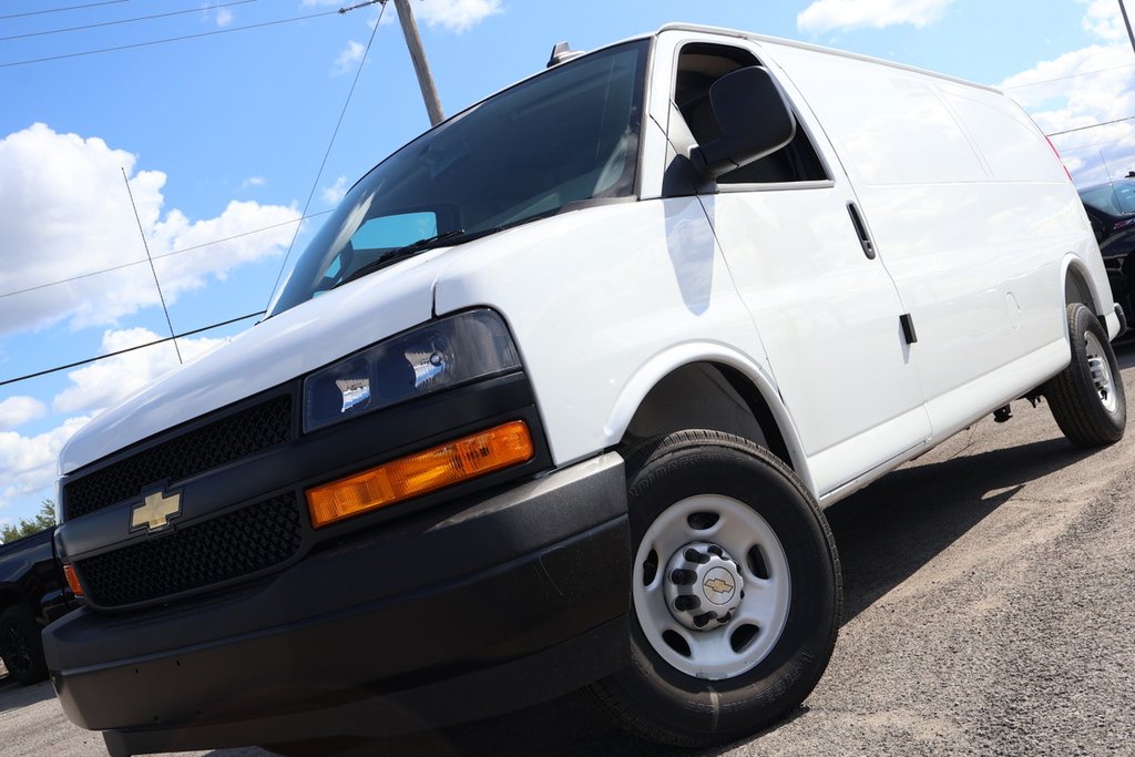 2025 Chevrolet Express Cargo 2500 WT 155'' in Terrebonne, Quebec - 8 - w1024h768px