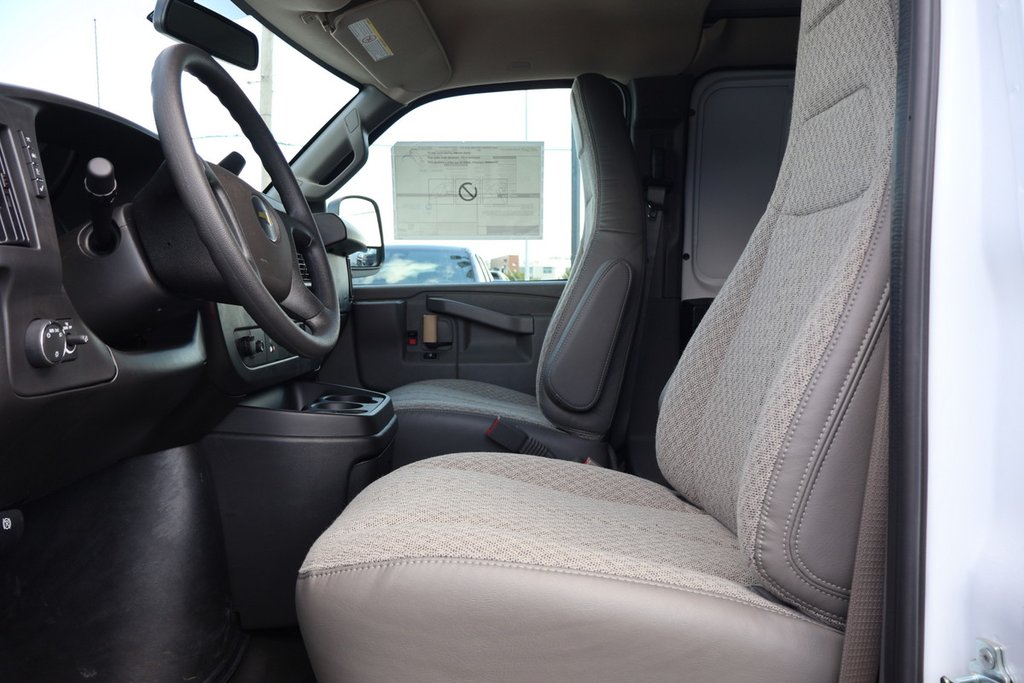 2025 Chevrolet Express Cargo 2500 WT 155'' in Terrebonne, Quebec - 9 - w1024h768px