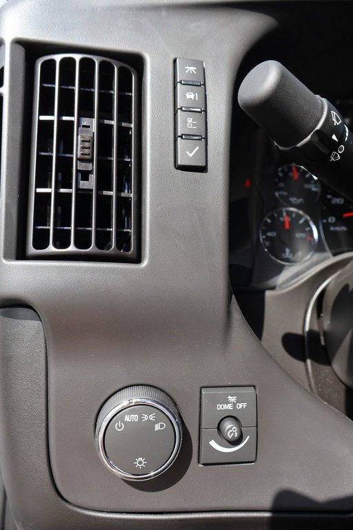 2025 Chevrolet Express Cargo Van in Terrebonne, Quebec - 13 - w1024h768px