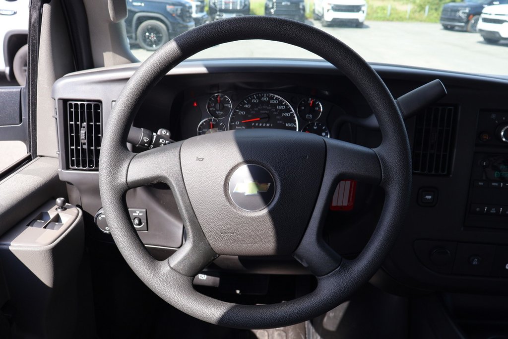 2025 Chevrolet Express Cargo Van in Terrebonne, Quebec - 10 - w1024h768px