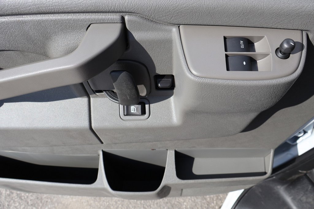 2025 Chevrolet Express Cargo Van in Terrebonne, Quebec - 14 - w1024h768px