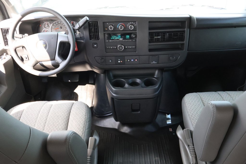 2025 Chevrolet Express Cargo Van in Terrebonne, Quebec - 9 - w1024h768px