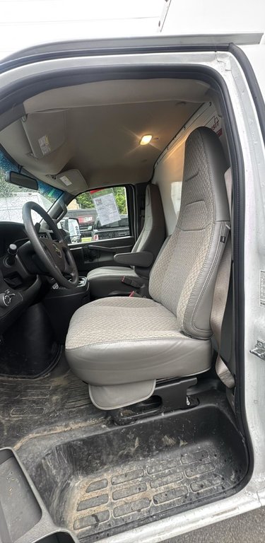2025 Chevrolet Express Cutaway Cube 14 Pied in Terrebonne, Quebec - 8 - w1024h768px