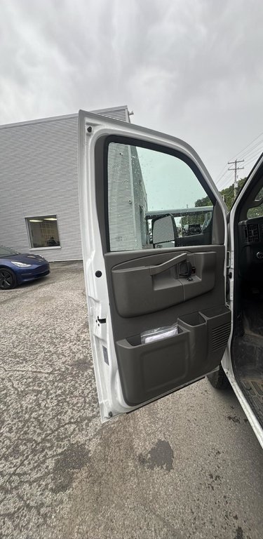 2025 Chevrolet Express Cutaway Cube 14 Pied in Terrebonne, Quebec - 7 - w1024h768px