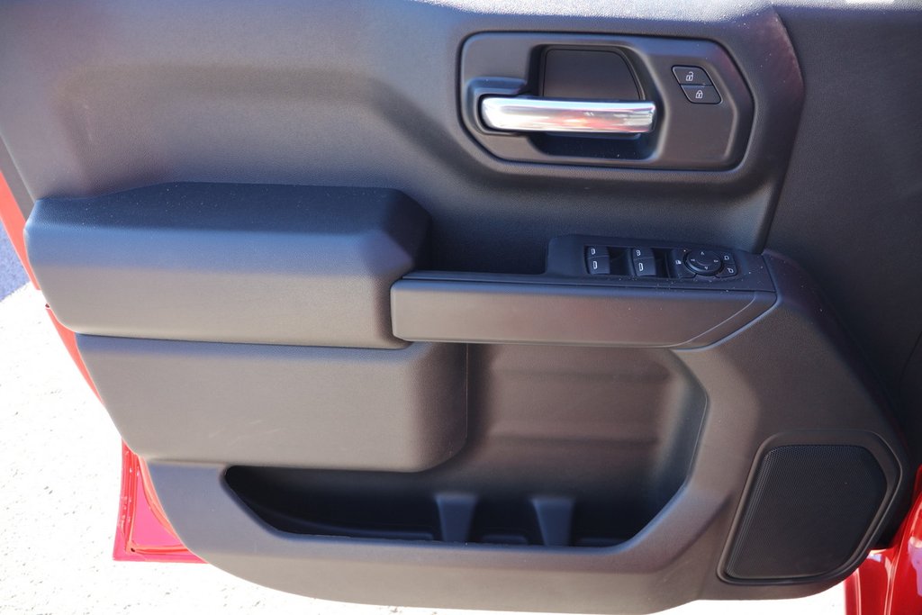 2025 Chevrolet Silverado 1500 Custom in Terrebonne, Quebec - 17 - w1024h768px