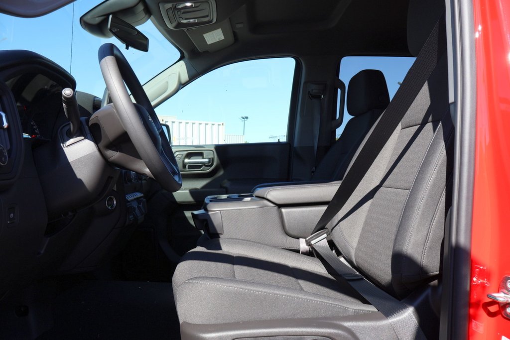 2025 Chevrolet Silverado 1500 Custom in Terrebonne, Quebec - 7 - w1024h768px