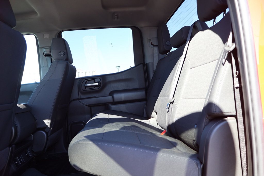 2025 Chevrolet Silverado 1500 Custom in Terrebonne, Quebec - 18 - w1024h768px