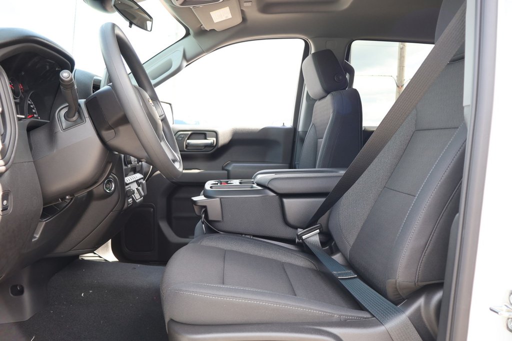 2025 Chevrolet Silverado 1500 Custom in Terrebonne, Quebec - 8 - w1024h768px