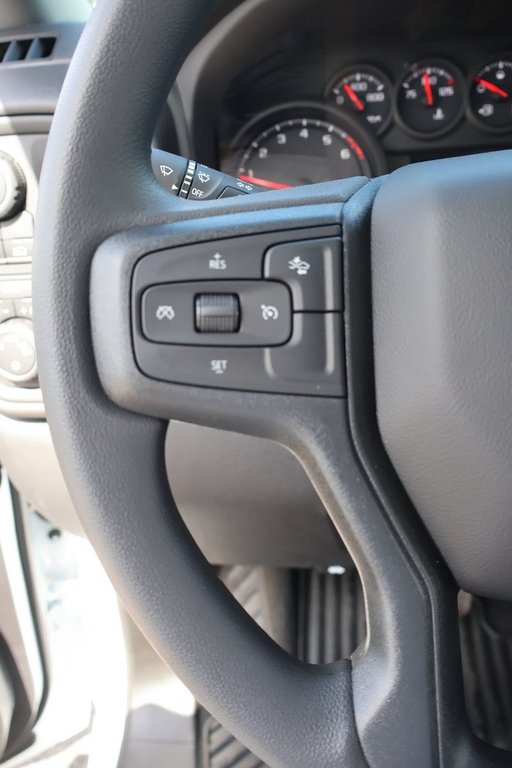 2025 Chevrolet Silverado 1500 Custom in Terrebonne, Quebec - 12 - w1024h768px
