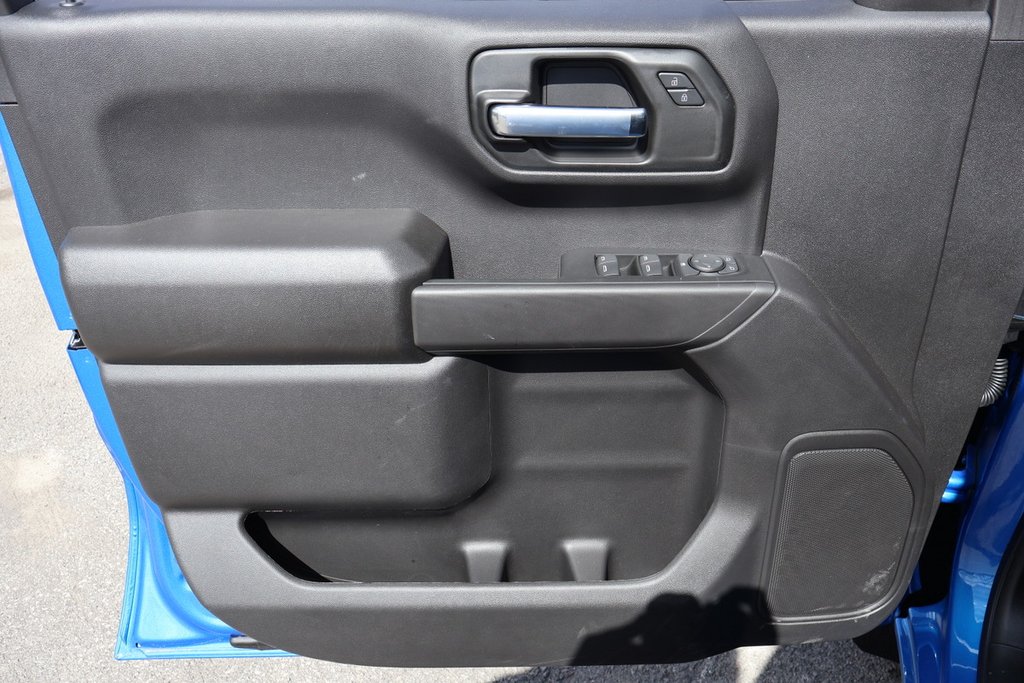 Chevrolet Silverado 1500 Custom 2025 à Terrebonne, Québec - 18 - w1024h768px