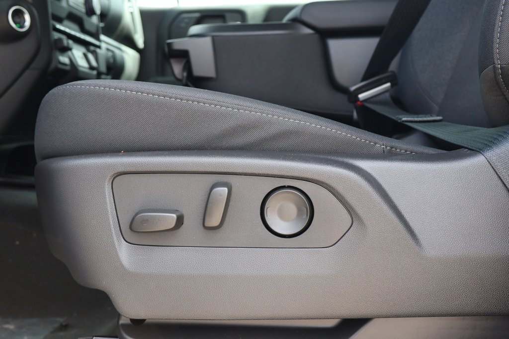 Chevrolet Silverado 1500 Custom 2025 à Terrebonne, Québec - 9 - w1024h768px