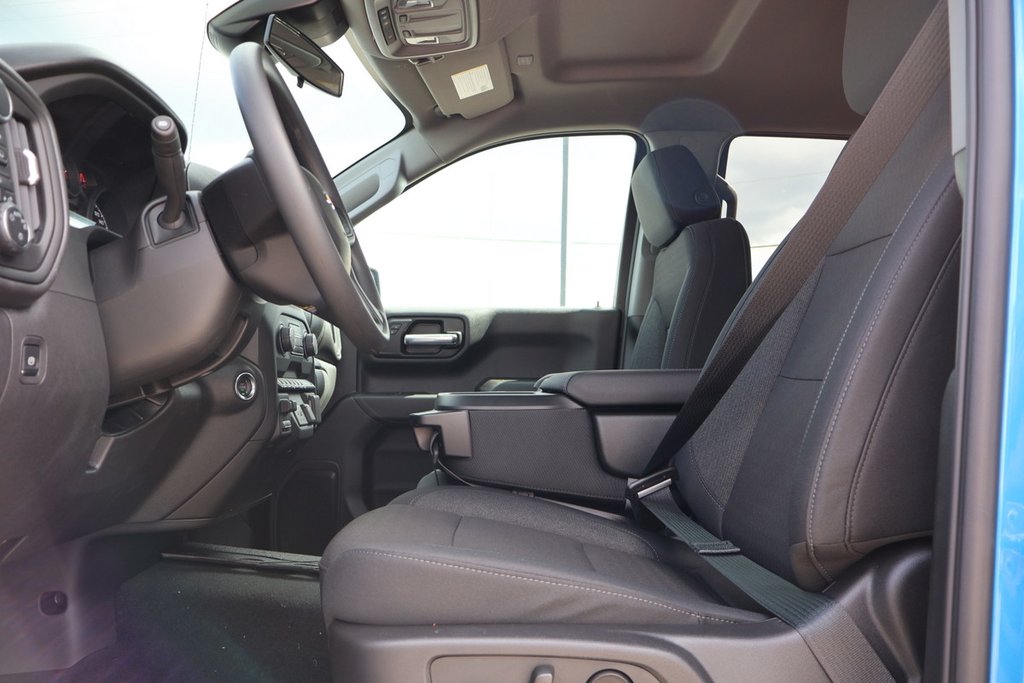 Chevrolet Silverado 1500 Custom 2025 à Terrebonne, Québec - 8 - w1024h768px