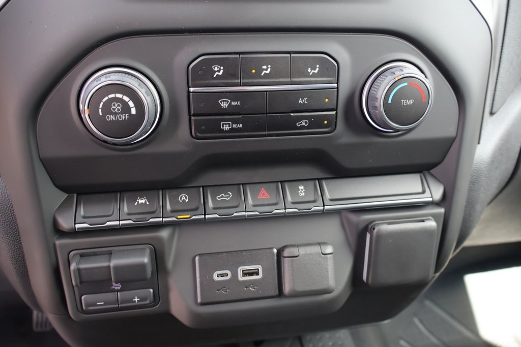 Chevrolet Silverado 1500 Custom 2025 à Terrebonne, Québec - 16 - w1024h768px