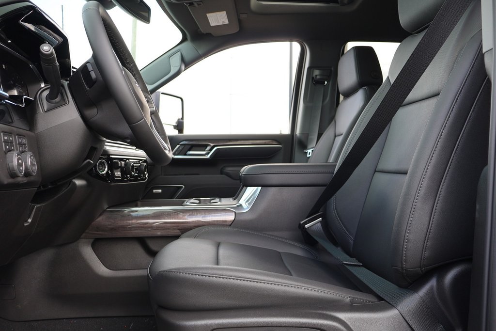 2025 Chevrolet Silverado 2500 HD LTZ in Terrebonne, Quebec - 8 - w1024h768px