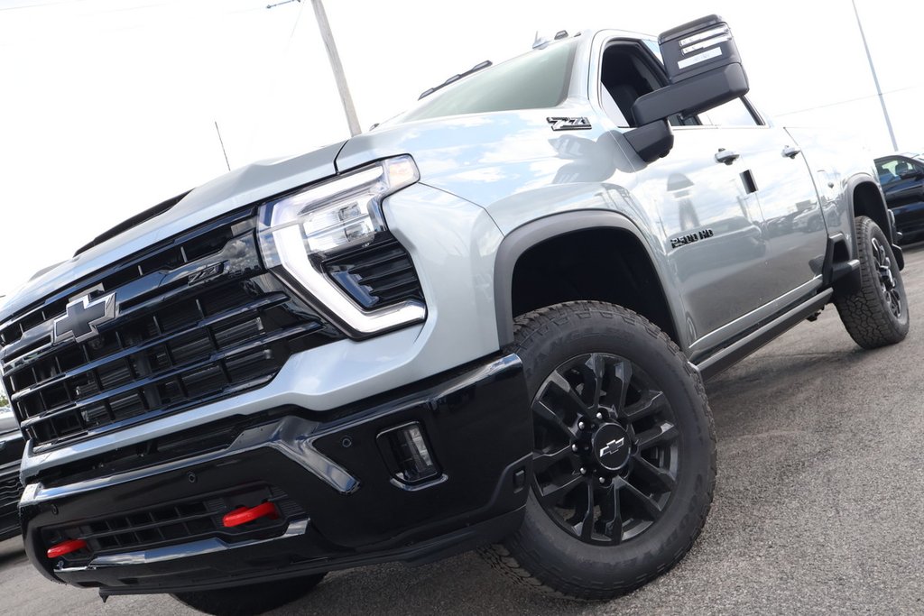 2025 Chevrolet Silverado 2500 HD LTZ in Terrebonne, Quebec - 7 - w1024h768px
