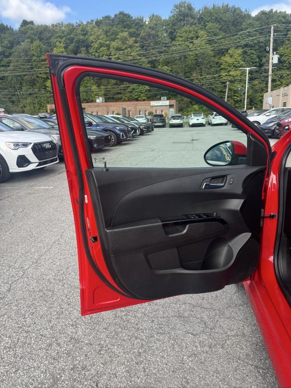2017 Chevrolet Sonic LT RS Toit Ouvrant Bas Kilométrage in Terrebonne, Quebec - 7 - w1024h768px