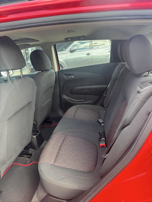 2017 Chevrolet Sonic LT RS Toit Ouvrant Bas Kilométrage in Terrebonne, Quebec - 9 - w1024h768px