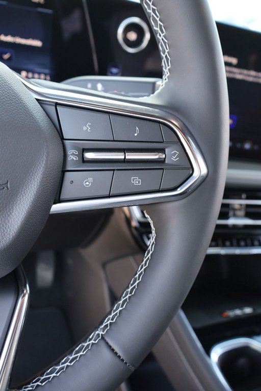 2025 Chevrolet Traverse LT in Terrebonne, Quebec - 15 - w1024h768px