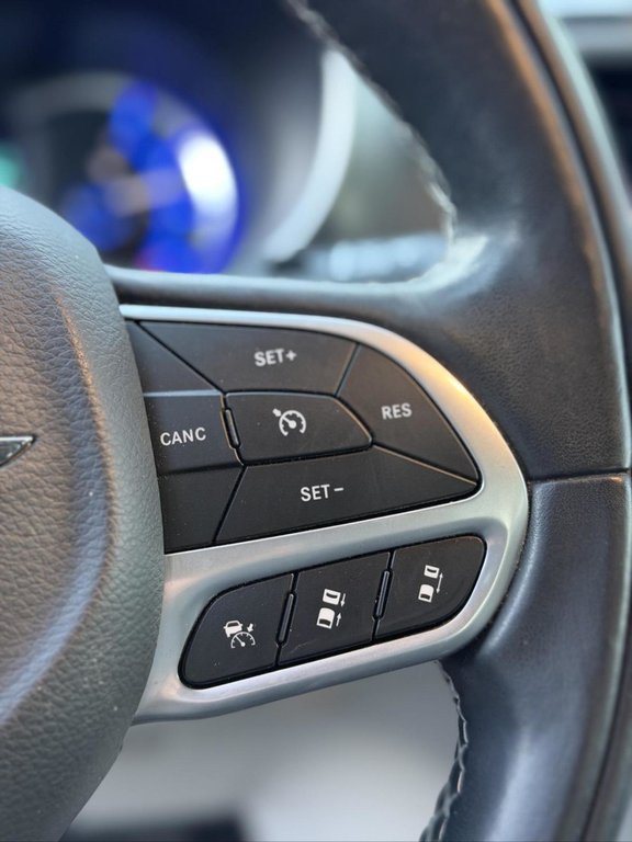 2022 Chrysler Pacifica Hybrid Touring L Cuir Bas Kilométrage in Terrebonne, Quebec - 12 - w1024h768px