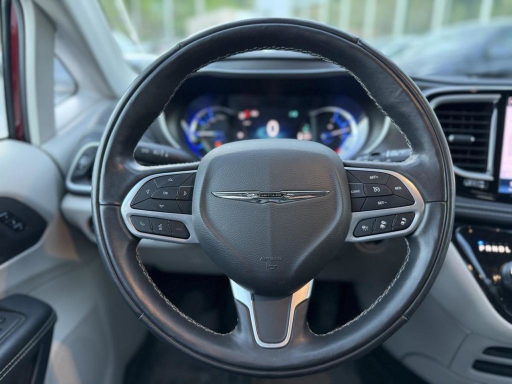 2022 Chrysler Pacifica Hybrid Touring L Cuir Bas Kilométrage in Terrebonne, Quebec - 18 - w1024h768px