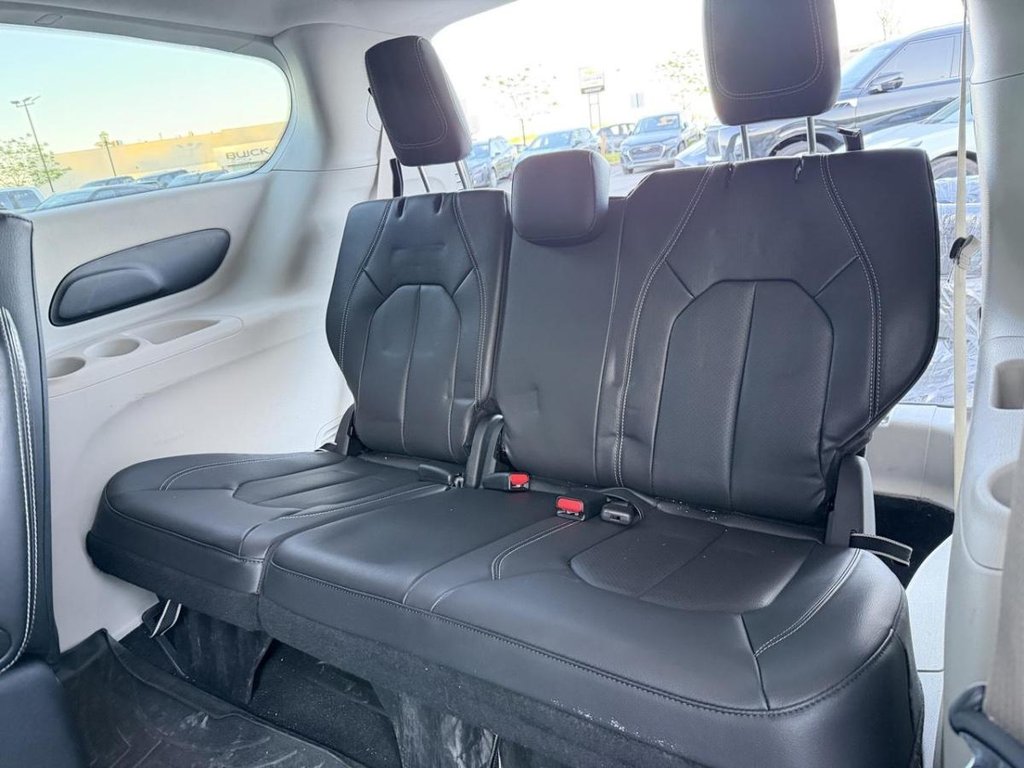 2022 Chrysler Pacifica Hybrid Touring L Cuir Bas Kilométrage in Terrebonne, Quebec - 21 - w1024h768px