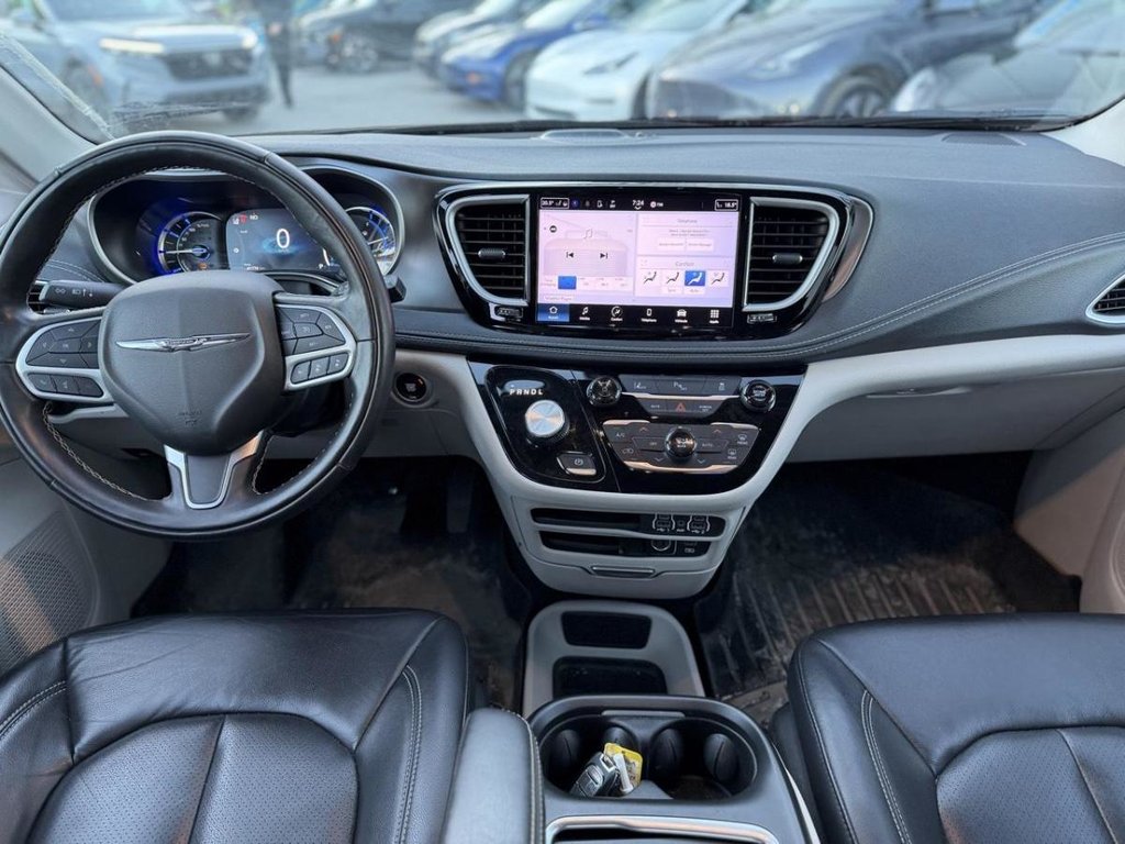 2022 Chrysler Pacifica Hybrid Touring L Cuir Bas Kilométrage in Terrebonne, Quebec - 19 - w1024h768px
