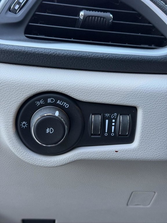 2022 Chrysler Pacifica Hybrid Touring L Cuir Bas Kilométrage in Terrebonne, Quebec - 10 - w1024h768px