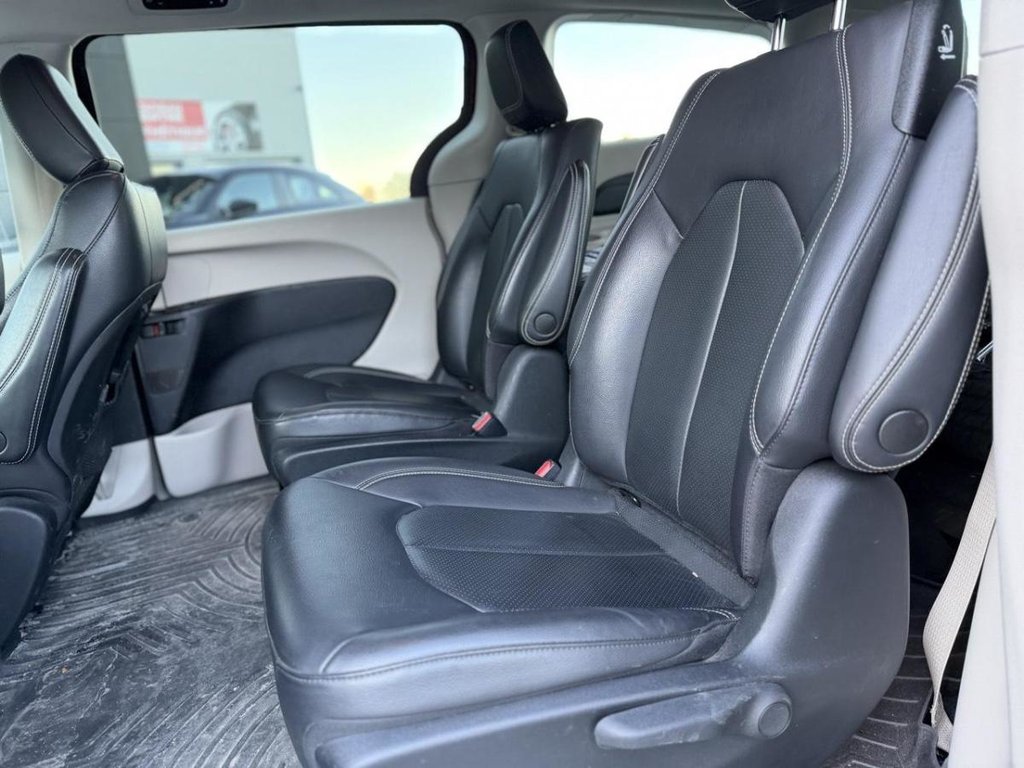 2022 Chrysler Pacifica Hybrid Touring L Cuir Bas Kilométrage in Terrebonne, Quebec - 20 - w1024h768px