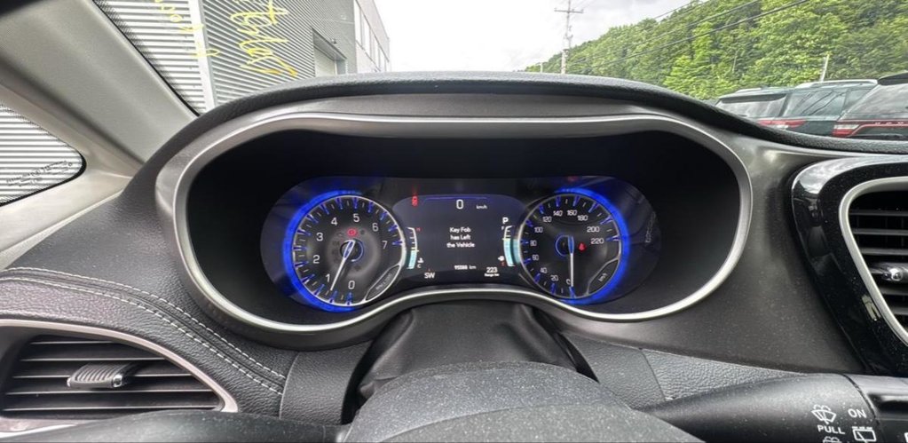 Chrysler Pacifica Touring-L Caméra De Recul 2024 à Terrebonne, Québec - 13 - w1024h768px