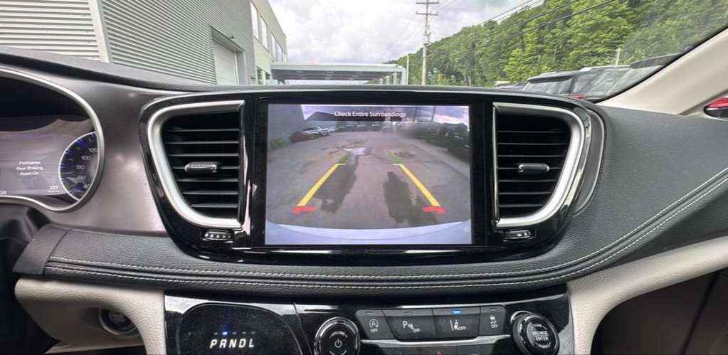 Chrysler Pacifica Touring-L Caméra De Recul 2024 à Terrebonne, Québec - 15 - w1024h768px