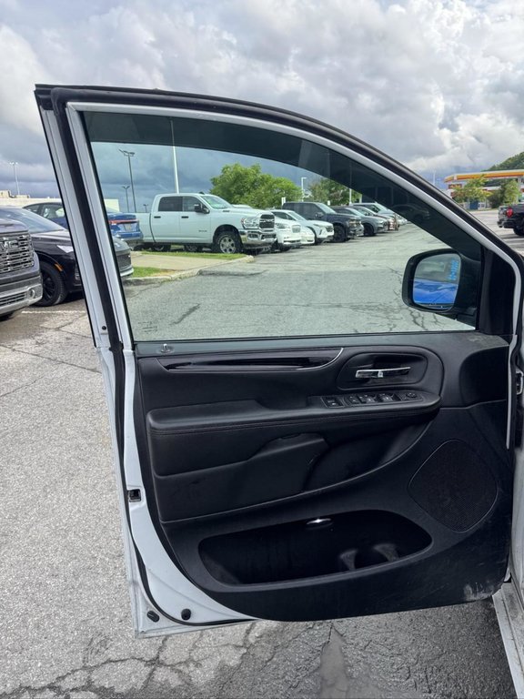 2020 Dodge Grand Caravan Premium Plus Sto'n'Go in Terrebonne, Quebec - 7 - w1024h768px