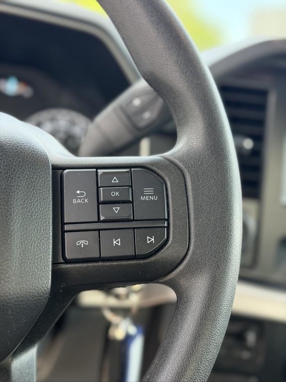 2023 Ford F-150 XLT XTR Supercrew Bas Kilométrage in Terrebonne, Quebec - 11 - w1024h768px