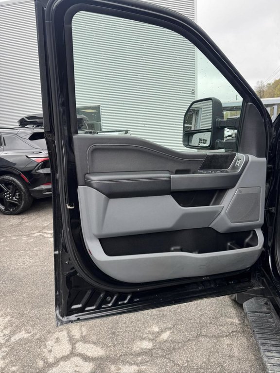 Ford F 250 XLT  FX4 Crew Diesel 2023 à Terrebonne, Québec - 7 - w1024h768px