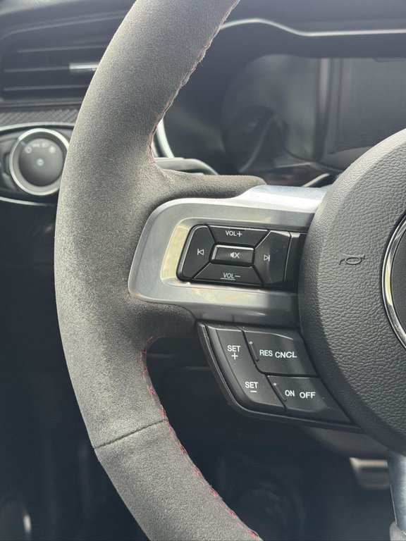 2020 Ford Mustang GT Premium 401A Performance Pack 2 in Terrebonne, Quebec - 14 - w1024h768px